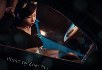 赛道上的妖娆身影：爱老师_PhD的黑枪呆同人赛车写真集分享，不会让你失望！