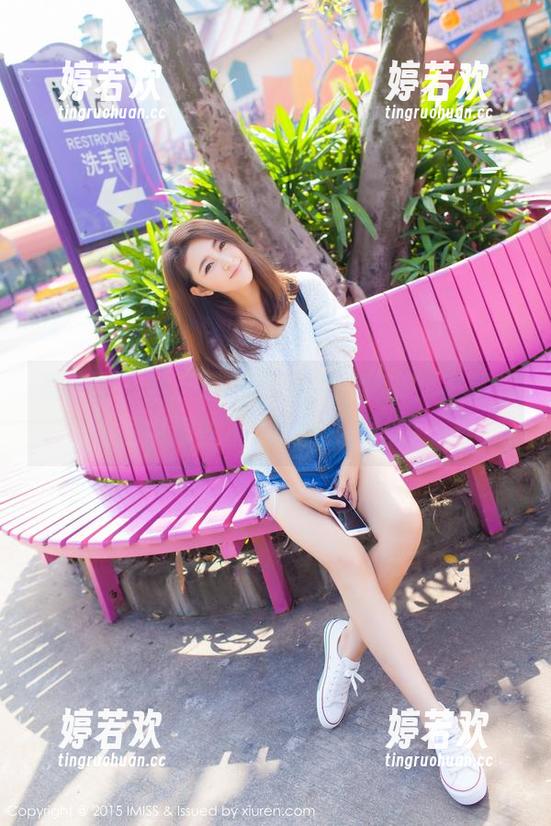 爱蜜社 - 当芝芝Booty变身秘书：高清套图中那些不可描述的尴尬！