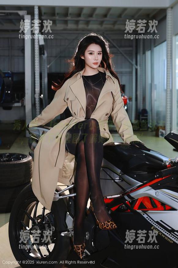 秀人网 - Jennifer小若穿上的那些泳衣，快来下载套图了解她的‘风情’。