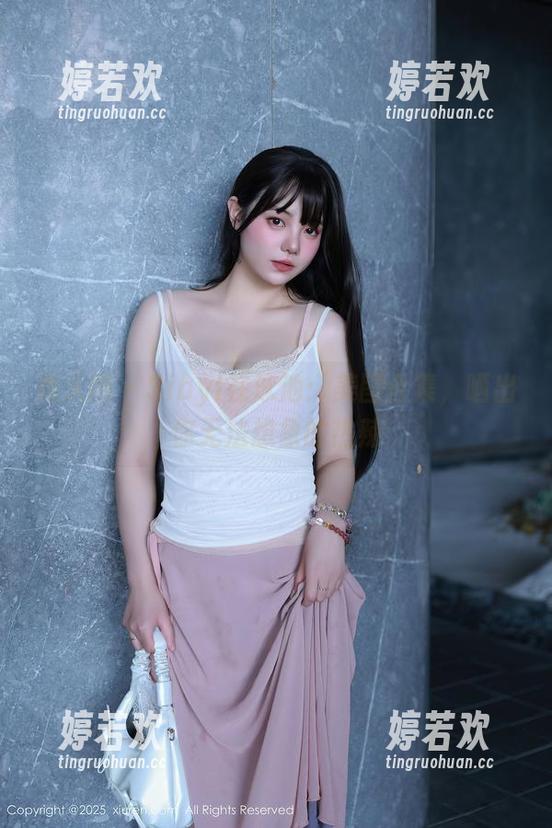 秀人网-sibyl是女巫 秀人网 - Sibyl在泳池:美图合集,晒出你无法想象的热辣