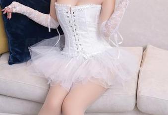 秀人网 – 原图分享：小海臀Rena化身厨娘，厨房里有种说不出的温馨～
