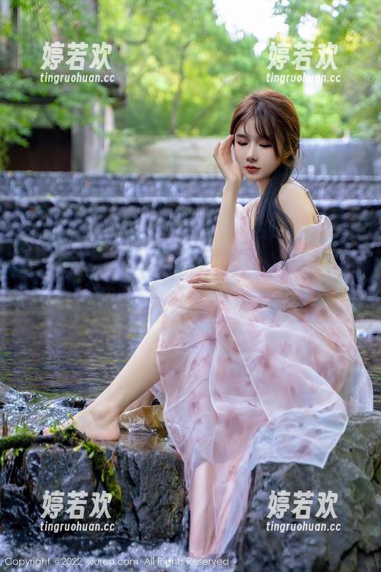 秀人网 - 是小逗逗的泰国旅拍：免费写真，快来围观这份“美丽”骚操作