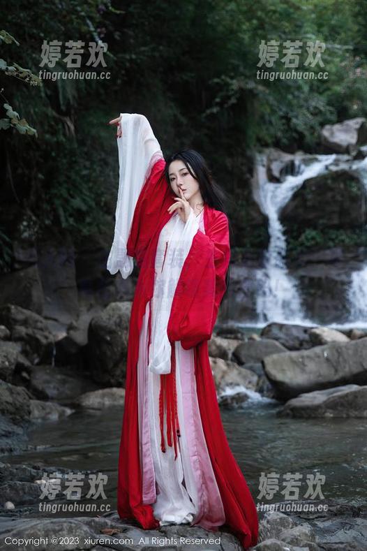 秀人网-李雅柔 秀人网 - 主题是套装,主角是李雅柔:写真合集为你解锁美的密码!