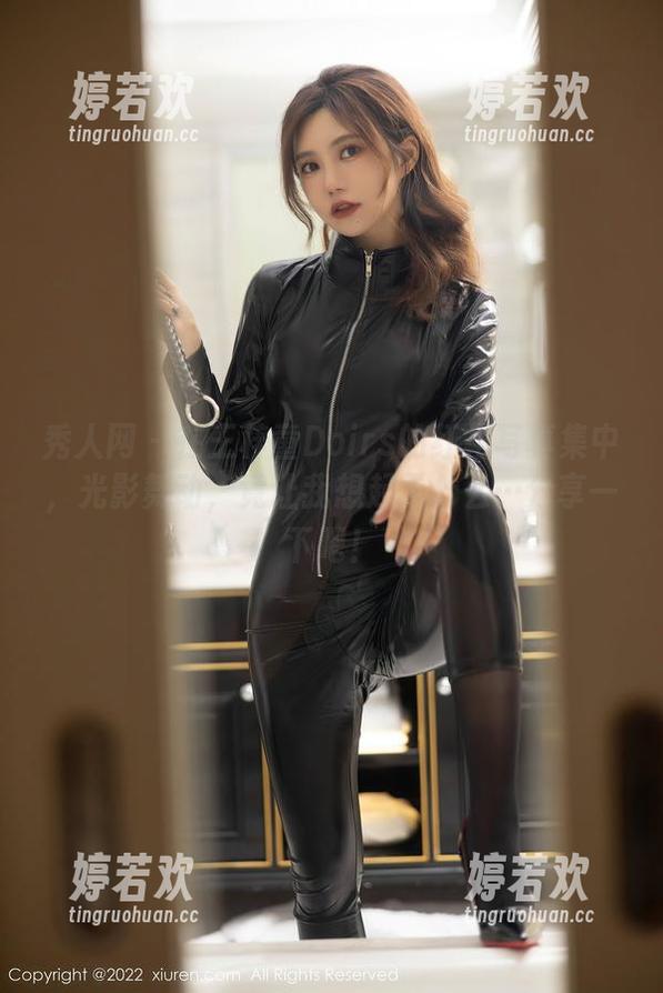 秀人网-王梓童Doirs 秀人网 - 在王梓童Doirs的红裙写真集中,光影舞动,竟让我想起了什么…分享一下吧!