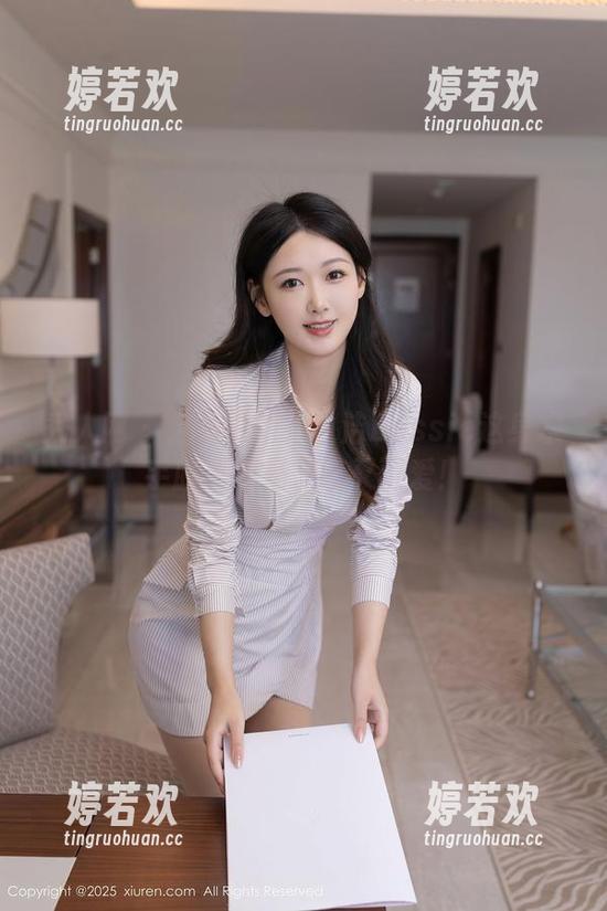 秀人网-白洁Bessie 秀人网 - 作品更新!白洁Bessie这身水手服真的是又嗲又可爱!