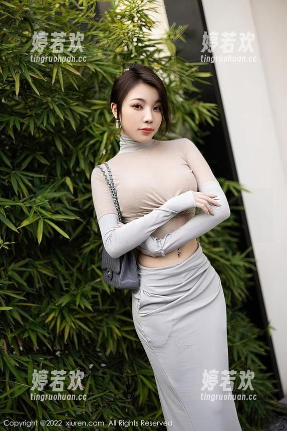 秀人网-程开心 秀人网 - 探索程开心的毛衣美图,更新你的冬季穿搭灵感!