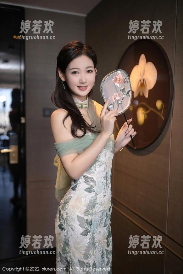 秀人网-萌白酱 秀人网 - 红裙的魅力:萌白酱原图合集,让我们一起沉醉其中!