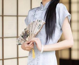 秀人网 – 萝莉悠悠酱的连体衣写真，无圣光环绕，她到底有什么魔力？