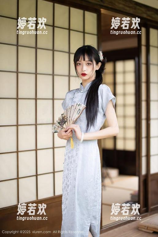秀人网-萝莉悠悠酱 秀人网 - 萝莉悠悠酱的连体衣写真,无圣光环绕,她到底有什么魔力?