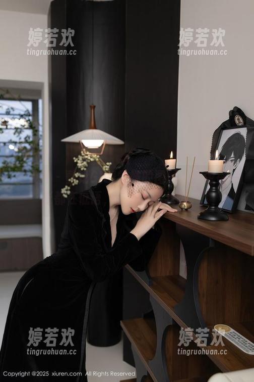 秀人网-黄婧GIGI 秀人网 - 黄婧GIGI学妹的图册,好像每一张都在低语,“来看看我吧。”