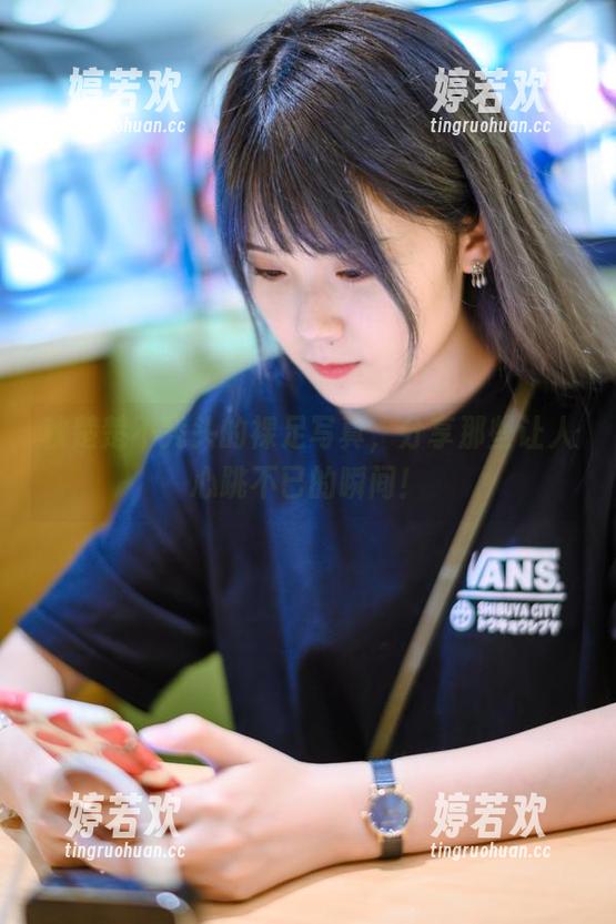 秋楚楚不秃头的裸足写真，分享那些让人心跳不已的瞬间！