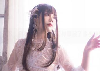 无圣光下，翎柒菜菜少女的眼神里藏了多少故事？