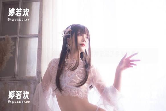 无圣光下，翎柒菜菜少女的眼神里藏了多少故事？