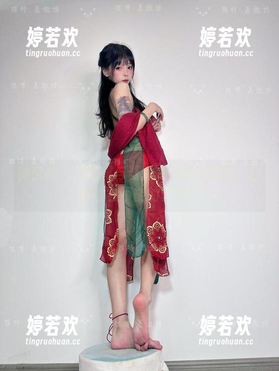 微密圈 - 双马尾与聂傲娇的奇妙冒险：让你欲罢不能的套图！