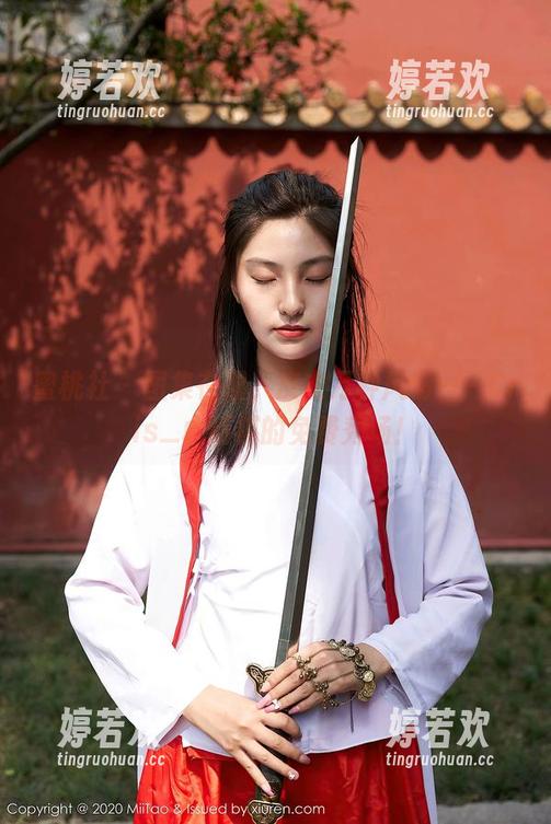 蜜桃社-Cris_卓娅祺 蜜桃社 - 图集在握,皮衣万种风情——Cris_卓娅祺的免费秀场!