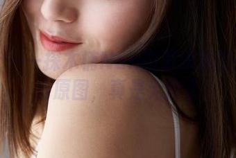 蜜桃社 – 一探木楠Nan的游泳私拍：那泳池原图，真是无敌了