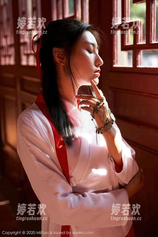 蜜桃社-缇娜美Tinami 蜜桃社 - 缇娜美Tinami镂空合集:这灵动的光影简直勾人心魄
