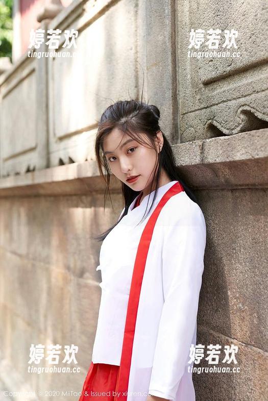 蜜桃社-陆萱萱Cecilia 蜜桃社 - 陆萱萱Cecilia裸足写真:给你一个凉爽的夏天,脚底也要享受!
