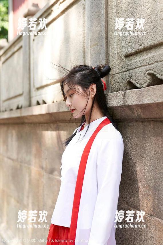蜜桃社 - 静香Mandy眼镜美图，观众：这到底是艺术，还是新型吸引法？