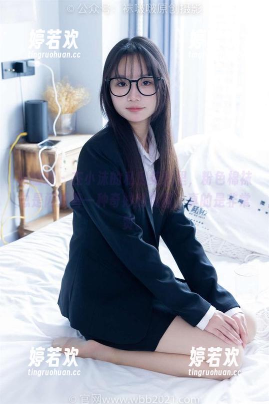 袜啵啵 - 在小沫的私房美图里，粉色棉袜总是闪烁着一种奇妙的氛围，真的是非常赞。