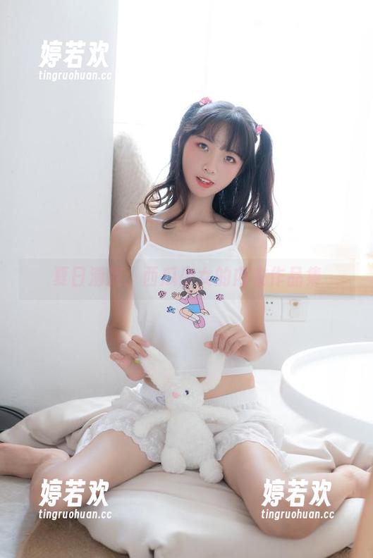 夏日清凉：西瓜少女的内衣作品集