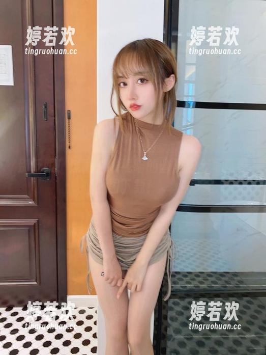 过期米线线喵 别眨眼!过期米线线喵的幽默护士写真原图下载!