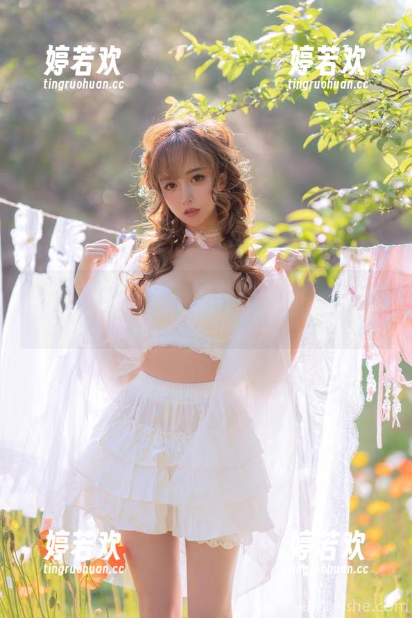 百变过期米线线喵与黑纱的绝妙结合：看看这个图包，惊喜满分！