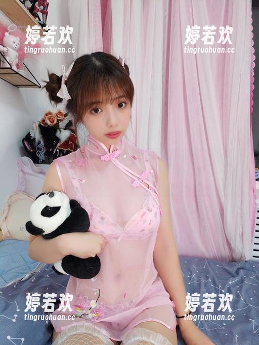 私拍中的黑旗袍：雯妹不讲道理，那气质简直能拉仇恨！