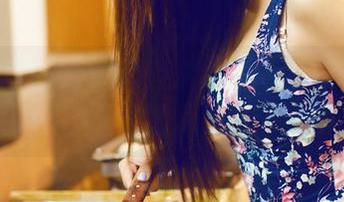 青豆客 – 就爱施忆佳的白裙图集：让人想要下载并细细品味的瞬间！