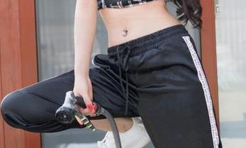魅妍社 – sugar小甜心CC连衣裙写真图集：看她如何把柔软与风情融为一体，真是让人捉摸不透