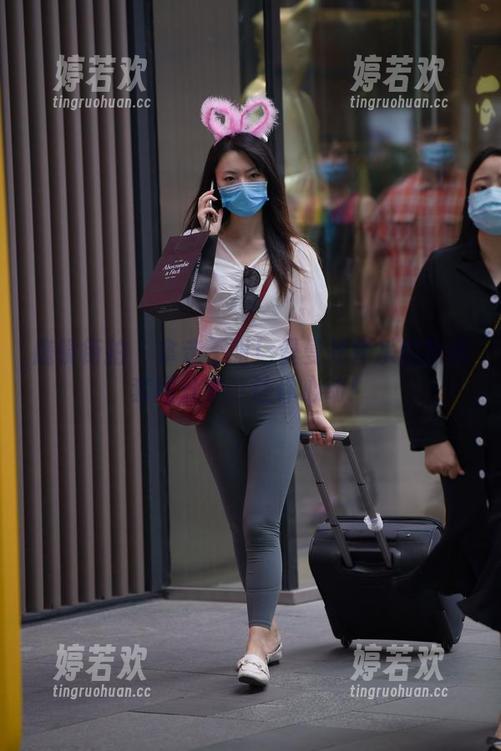 魔镜街拍-曼曼 魔镜街拍 - 拿走不谢!曼曼死库水的独家套图分享,让你心动!